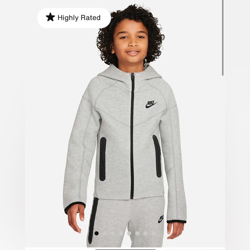 NWT Nike Tech fleece set L